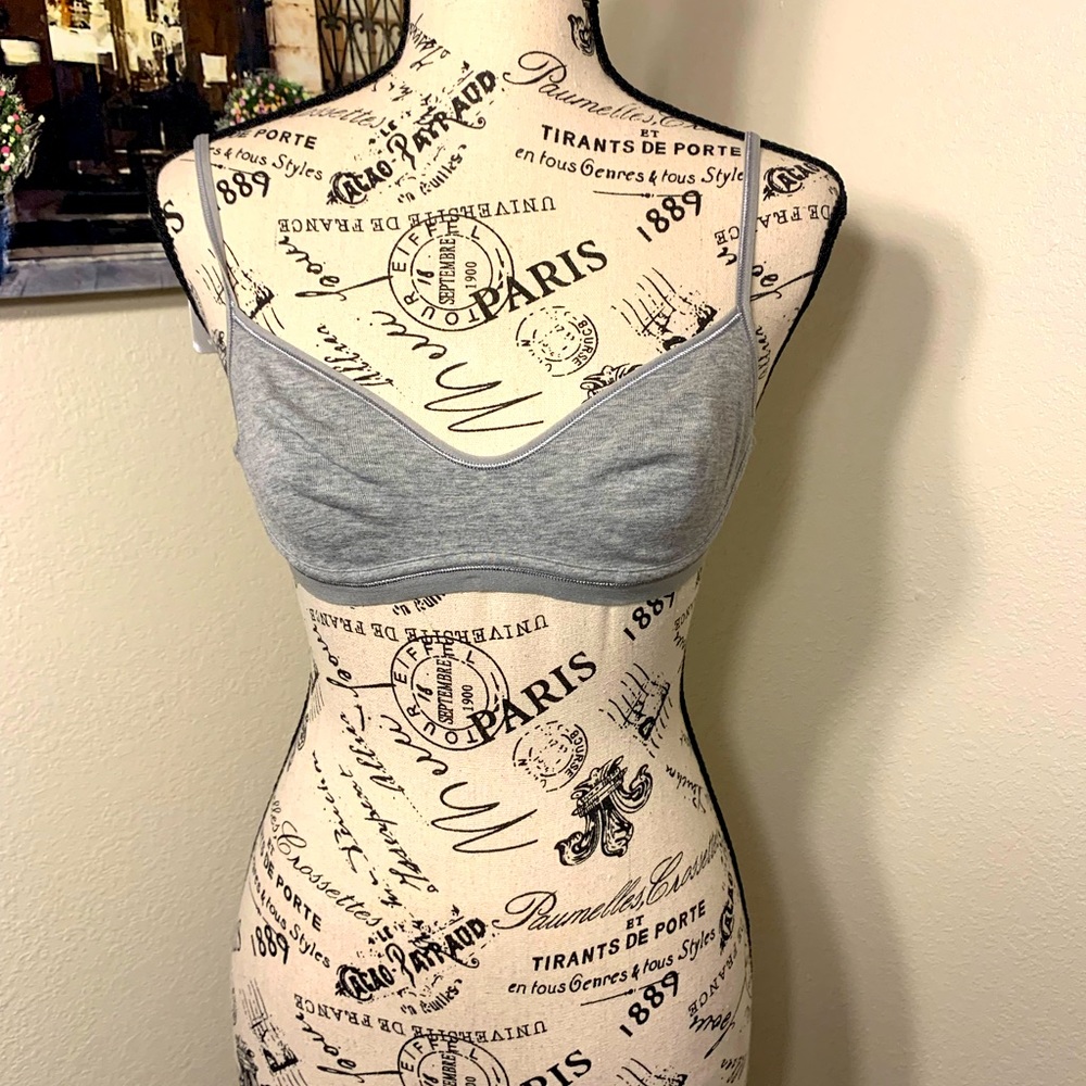 Victoria’s Secret body flex unlined bra